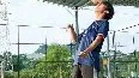 “维尼修斯对判罚不满，拉菲尼亚催促迅速离场，别再争执牌局”