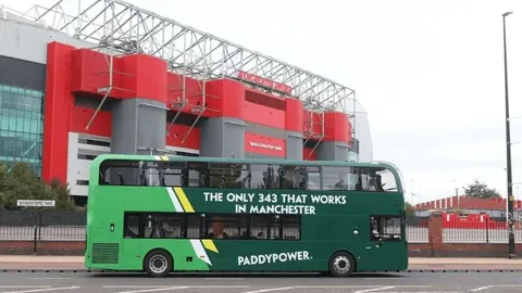 NBA全明星赛巅峰之战：奥尼尔战队挑战巴克利战队，精彩瞬间重温